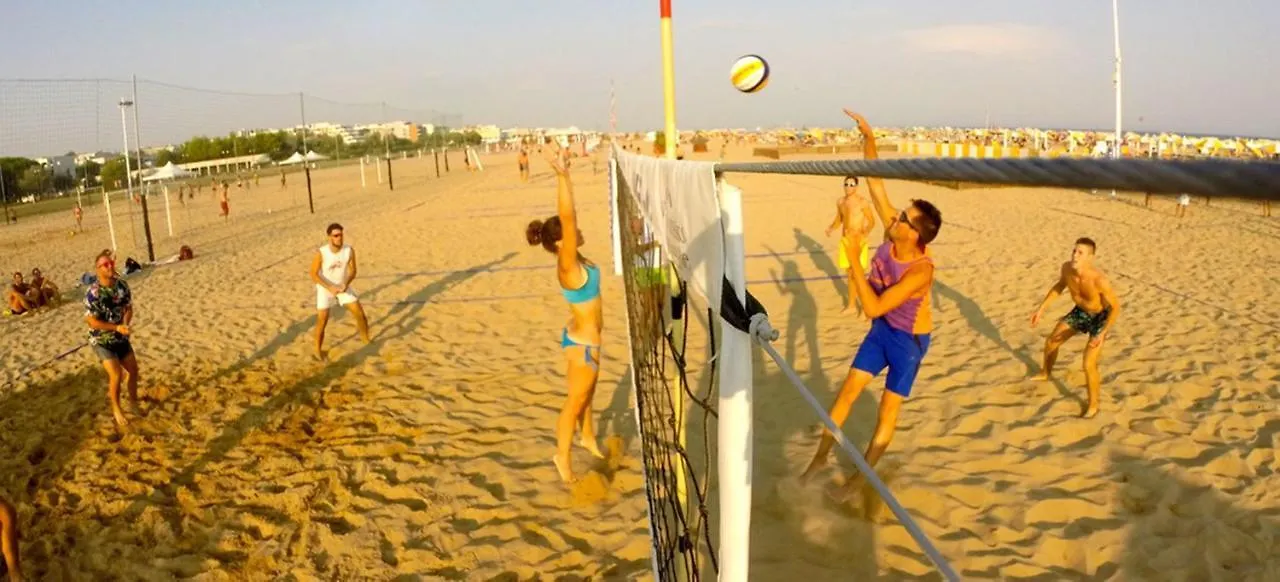 Two-Bedroom Flat With Balcony And Private Garden - By Beahost Rentals Bibione Apartment