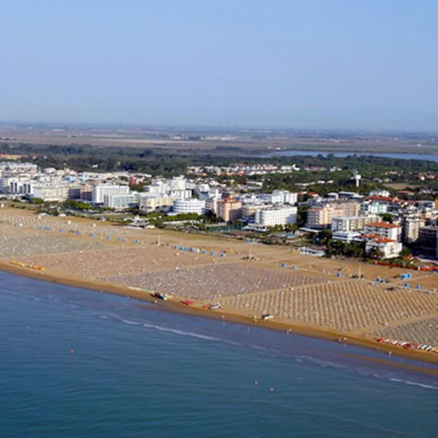 Two-Bedroom Flat With Balcony And Private Garden - By Beahost Rentals Bibione Apartment
