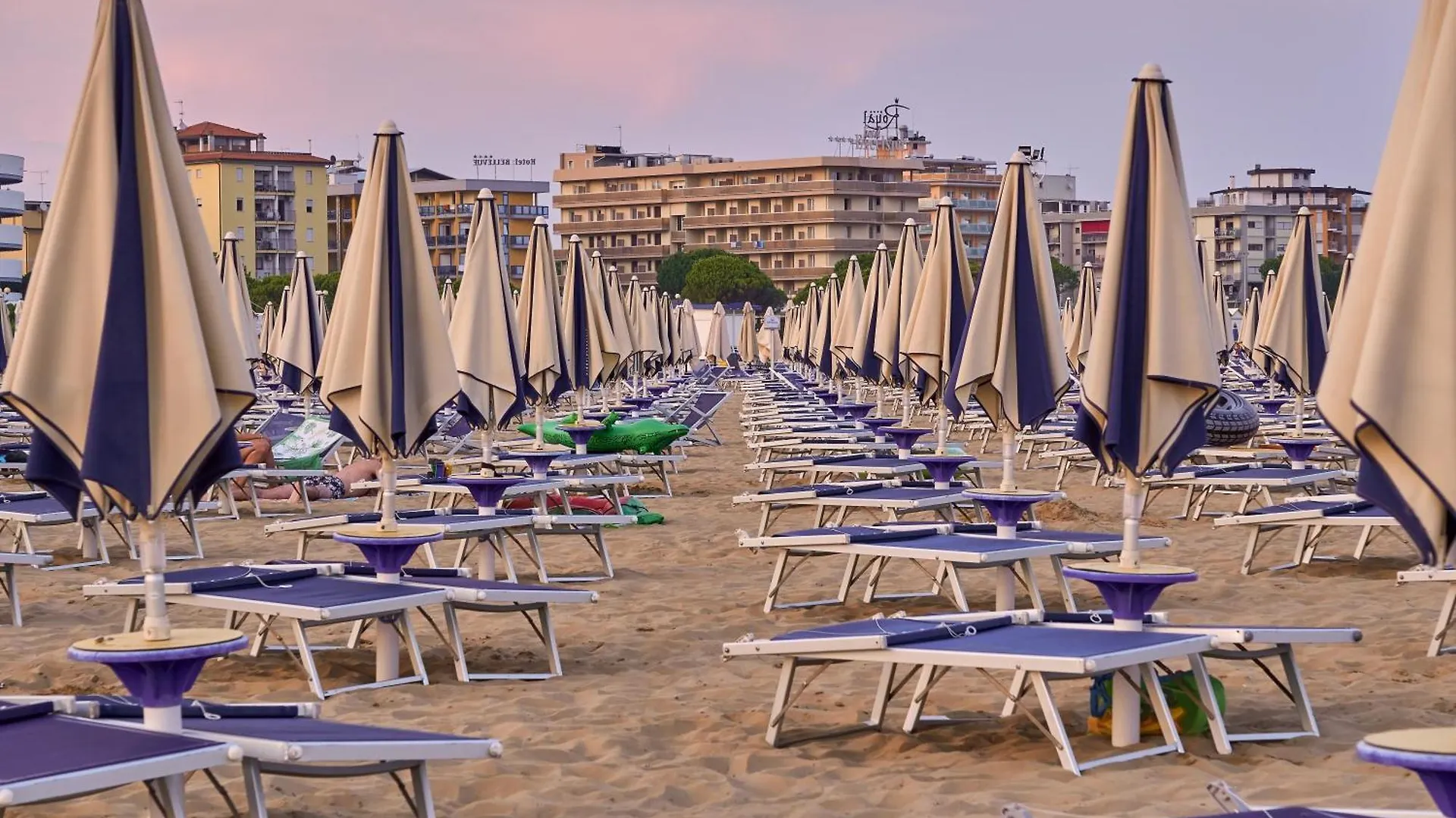 Two-Bedroom Flat With Balcony And Private Garden - By Beahost Rentals Bibione Apartment