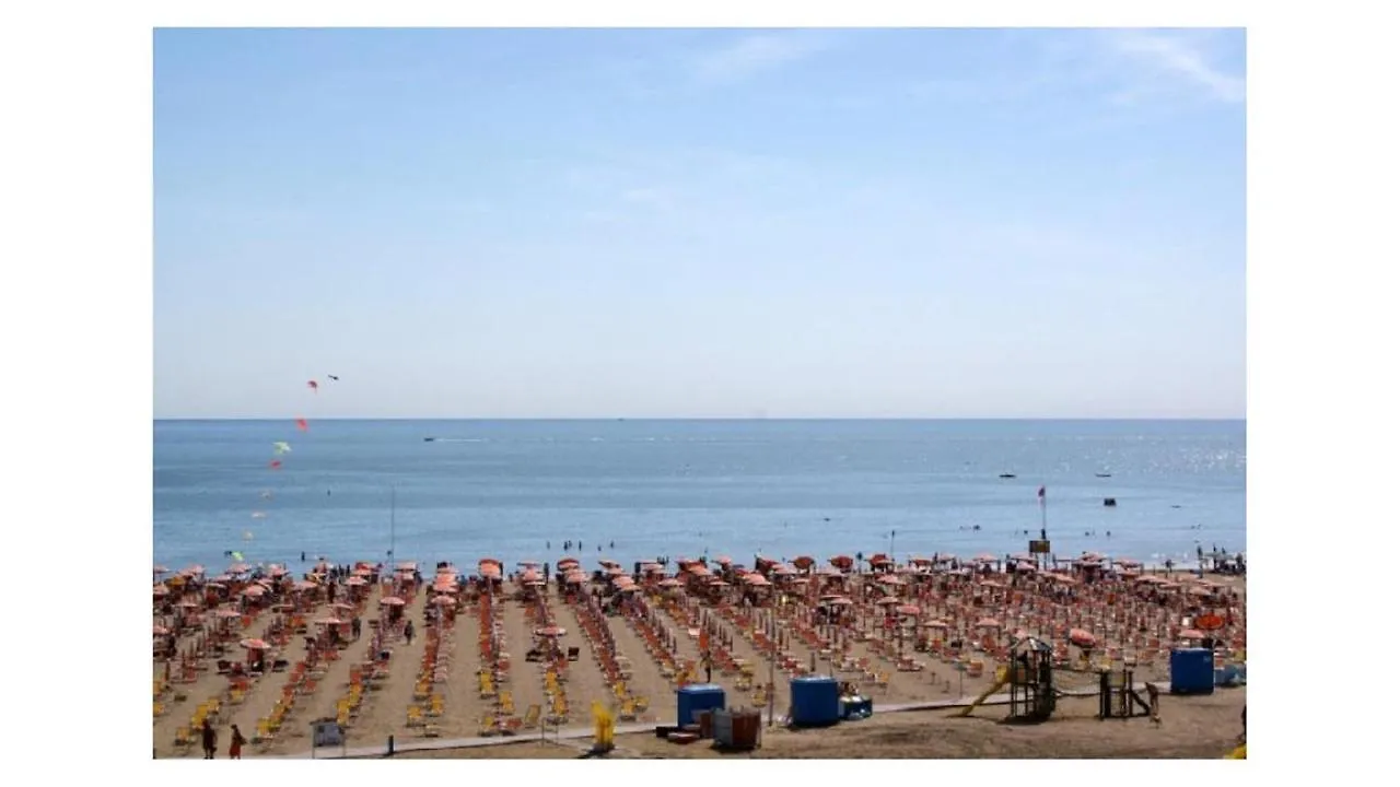 Two-Bedroom Flat With Balcony And Private Garden - By Beahost Rentals Bibione